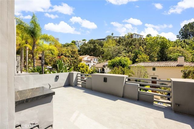 4119 Dundee, Los Angeles, CA 90027