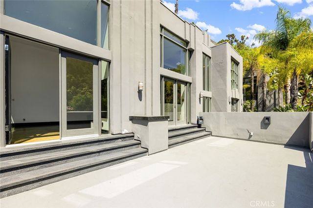 4119 Dundee, Los Angeles, CA 90027