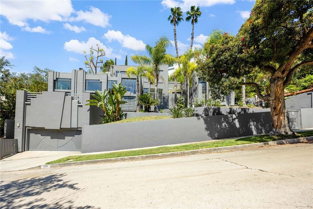 4119 Dundee, Los Angeles, CA 90027