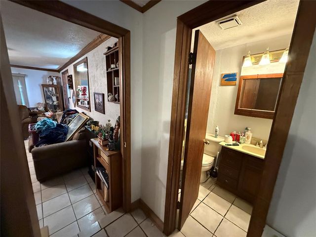 9609 Greystone Avenue, Oklahoma City, OK 73120