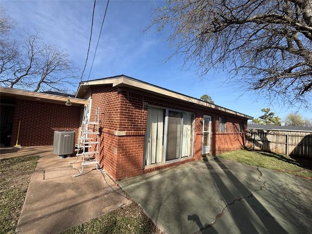 9609 Greystone Avenue, Oklahoma City, OK 73120