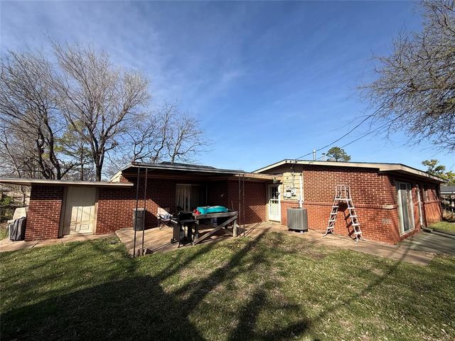 9609 Greystone Avenue, Oklahoma City, OK 73120