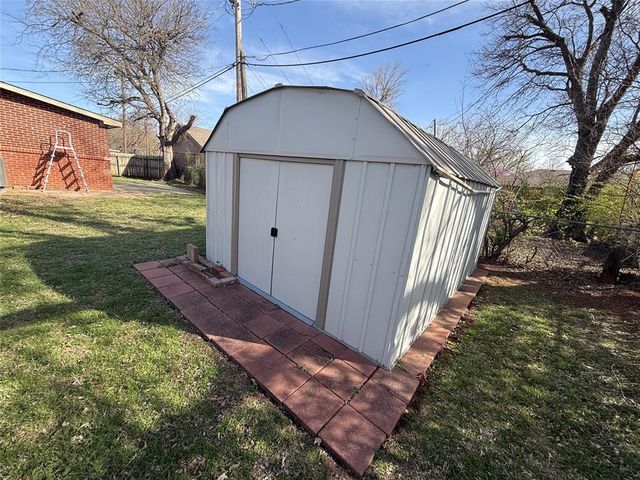 9609 Greystone Avenue, Oklahoma City, OK 73120