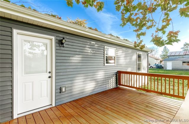 521 W Maple Street, Austin, IN 47102