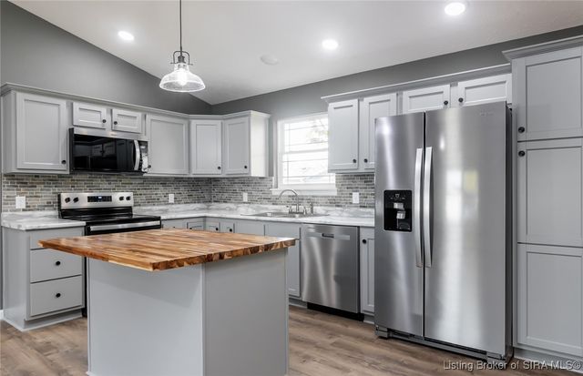 521 W Maple Street, Austin, IN 47102