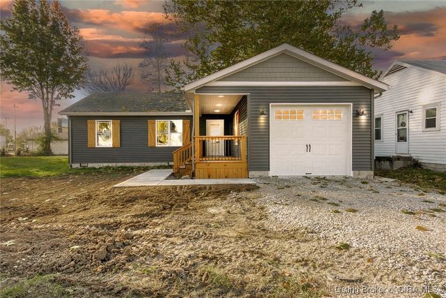 521 W Maple Street, Austin, IN 47102