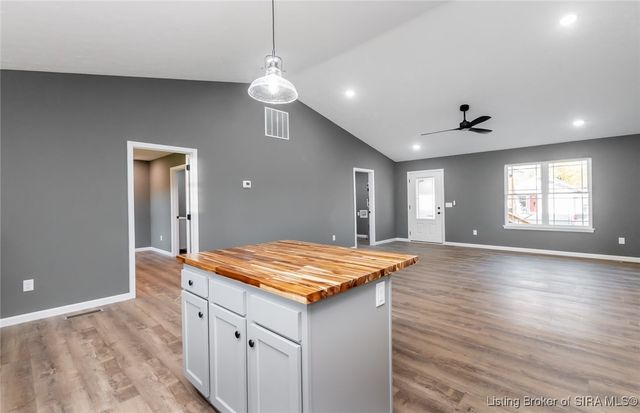 521 W Maple Street, Austin, IN 47102