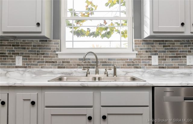 521 W Maple Street, Austin, IN 47102