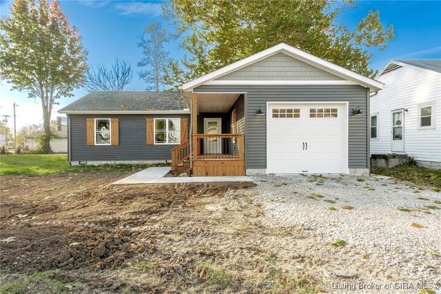 521 W Maple Street, Austin, IN 47102