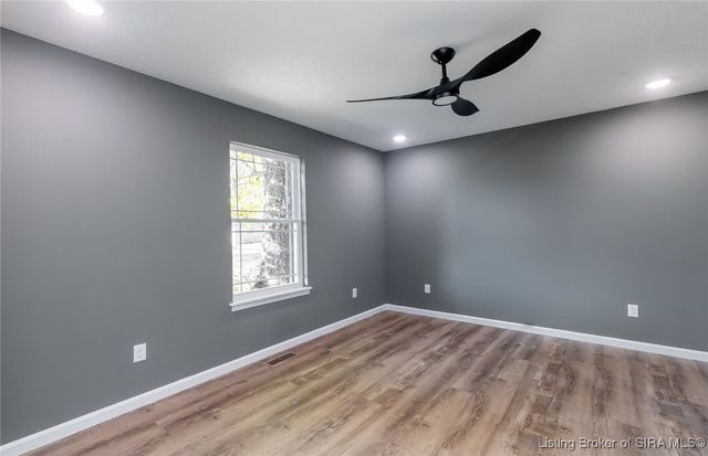 521 W Maple Street, Austin, IN 47102