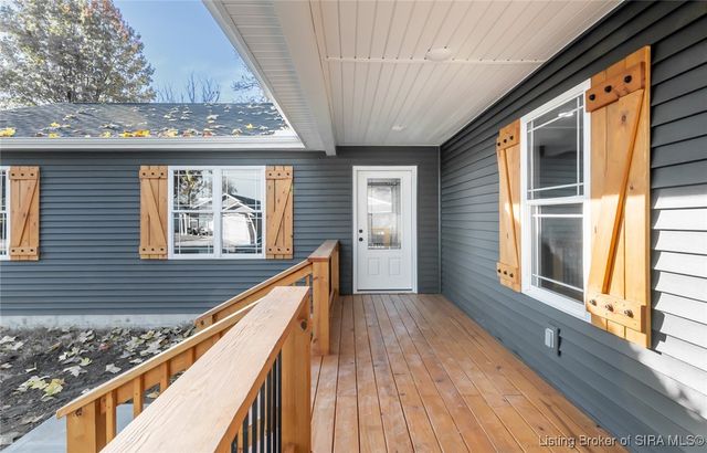 521 W Maple Street, Austin, IN 47102