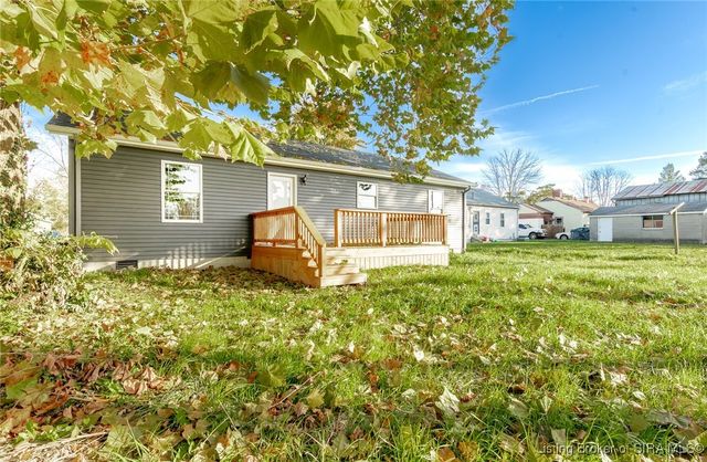 521 W Maple Street, Austin, IN 47102