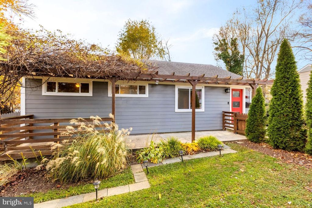 1131 PARRISH DR, Rockville, MD 20851