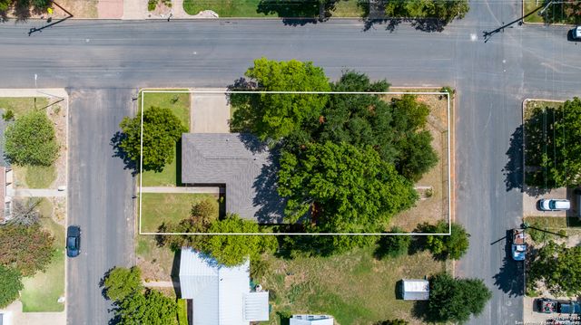 101 Broadmoor, Fredericksburg, TX 78624