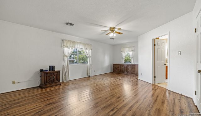 101 Broadmoor, Fredericksburg, TX 78624