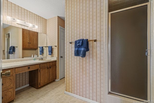 101 Broadmoor, Fredericksburg, TX 78624