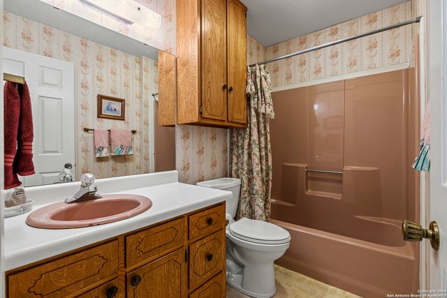 101 Broadmoor, Fredericksburg, TX 78624