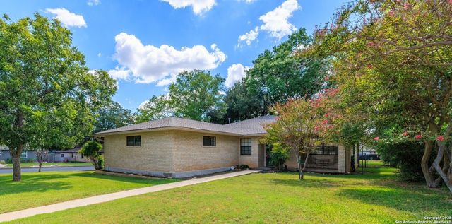 101 Broadmoor, Fredericksburg, TX 78624