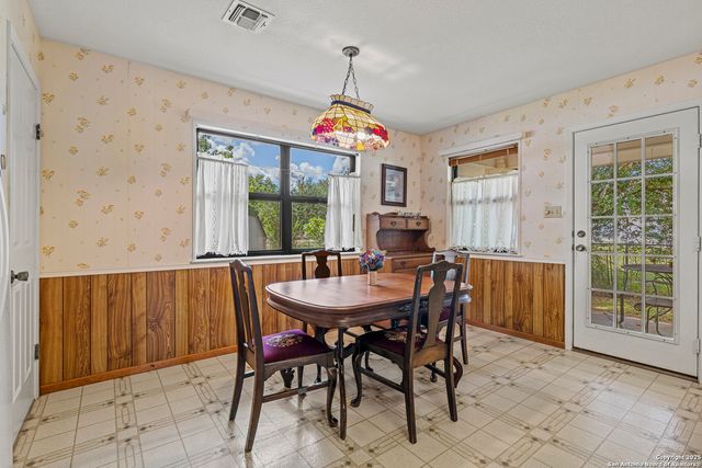 101 Broadmoor, Fredericksburg, TX 78624