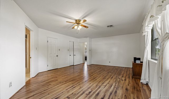 101 Broadmoor, Fredericksburg, TX 78624