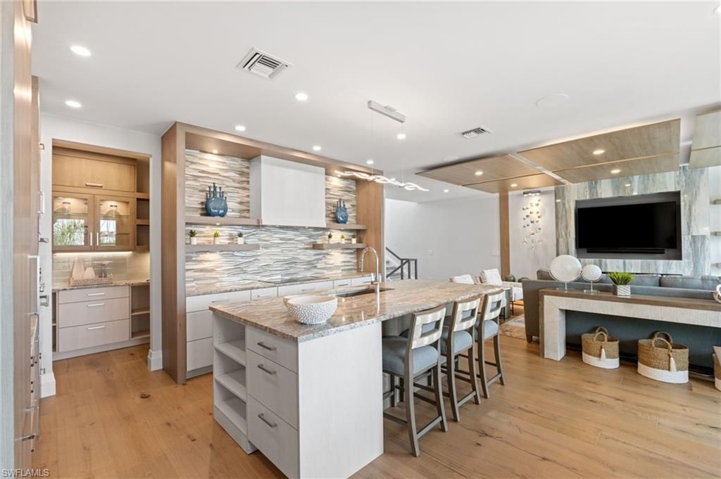 121 Barefoot CIR 16, BONITA SPRINGS, FL 34134 — exterior