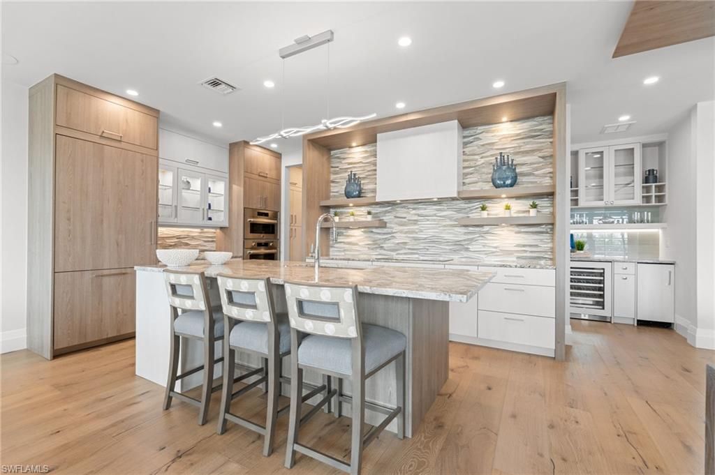 121 Barefoot CIR 16, BONITA SPRINGS, FL 34134 — photo 2