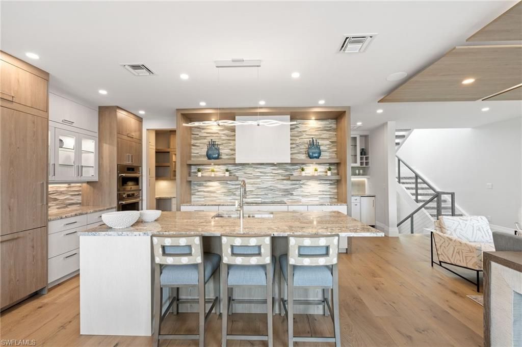 121 Barefoot CIR 16, BONITA SPRINGS, FL 34134 — photo 3