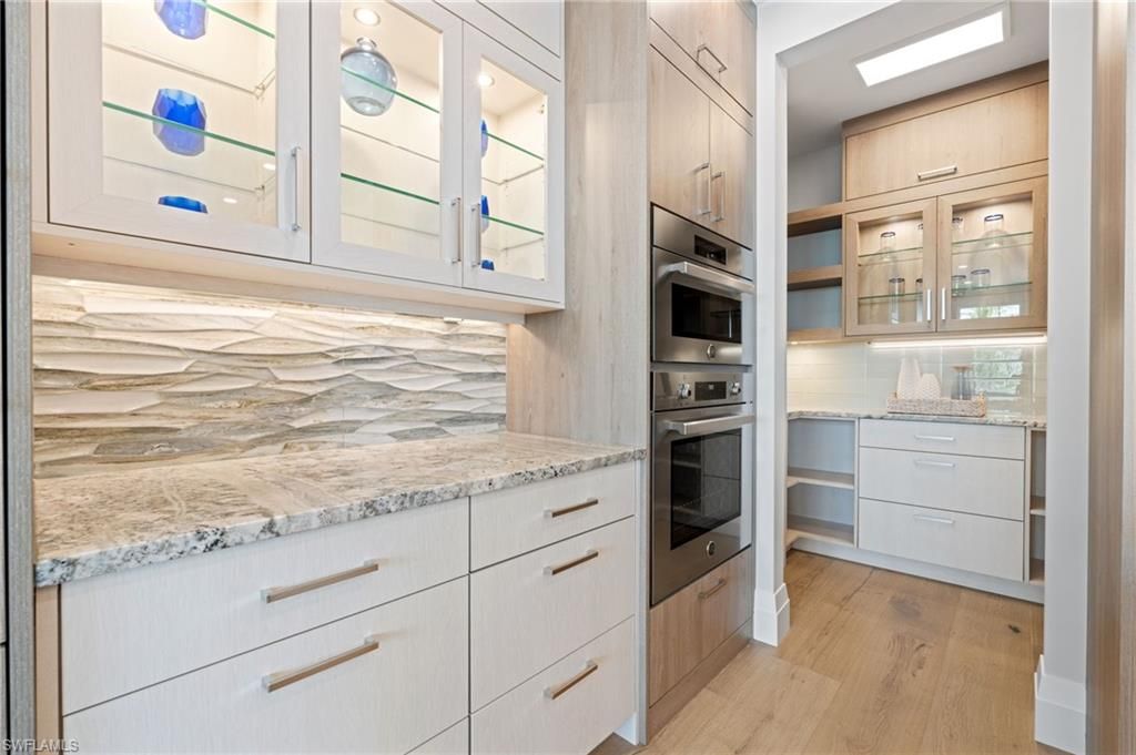 121 Barefoot CIR 16, BONITA SPRINGS, FL 34134 — photo 4