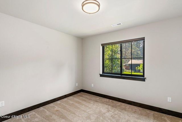 11925 N Rocking R RD, Hayden, ID 83835