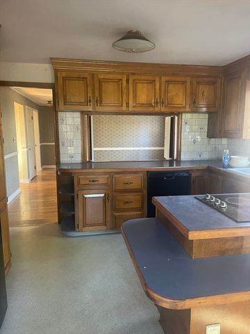 63 Prescott St, Attleboro, MA 02703