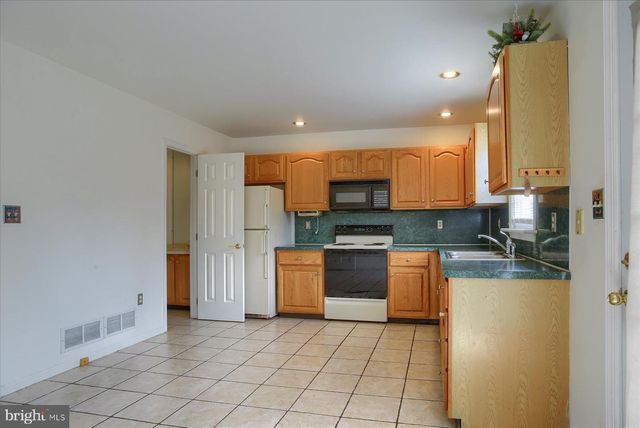 4179 KITTATINNY DR, Mechanicsburg, PA 17050