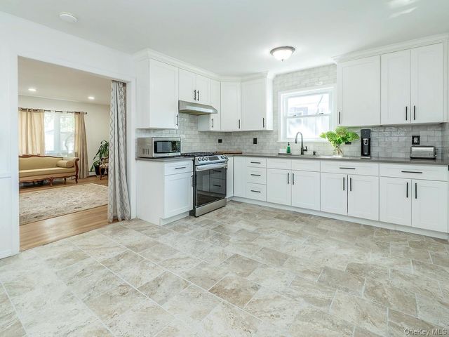 19 Elm Street, Greenvale, NY 11548