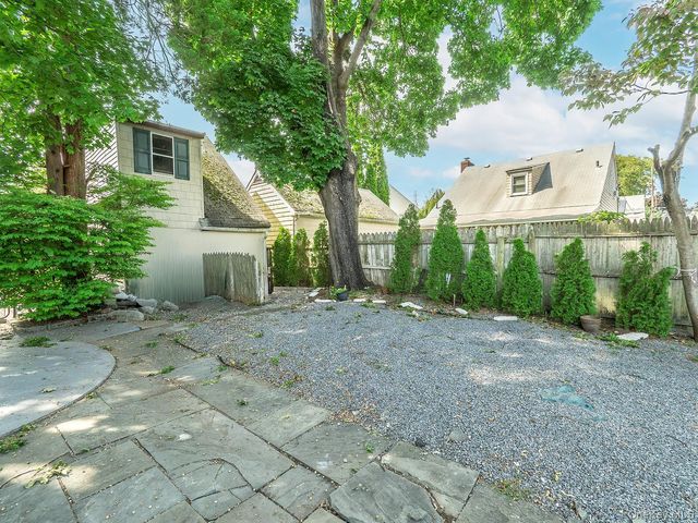 19 Elm Street, Greenvale, NY 11548
