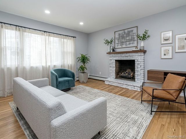19 Elm Street, Greenvale, NY 11548