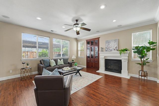 1223 E Springer Dr, Turlock, CA 95382