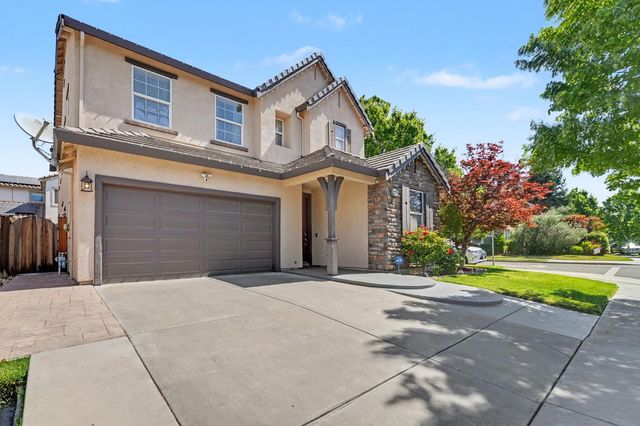 1223 E Springer Dr, Turlock, CA 95382