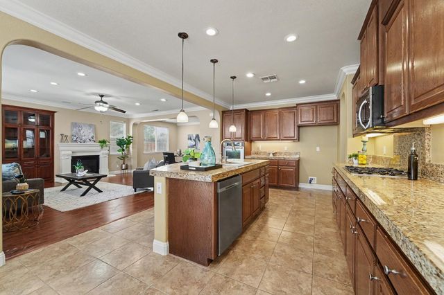 1223 E Springer Dr, Turlock, CA 95382