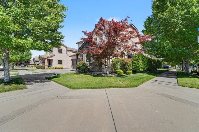 1223 E Springer Dr, Turlock, CA 95382