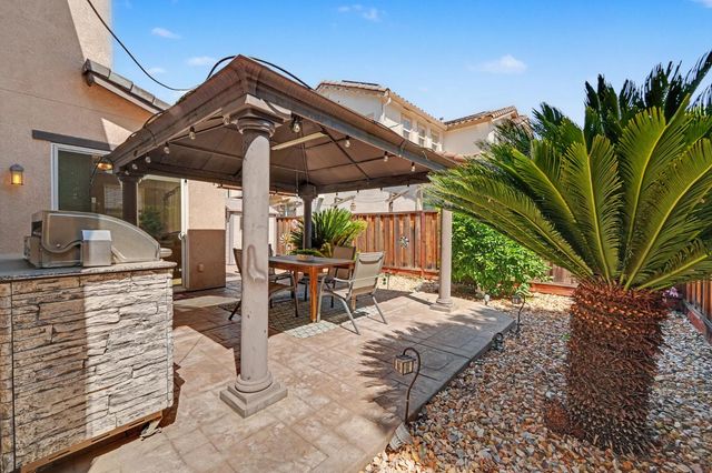 1223 E Springer Dr, Turlock, CA 95382