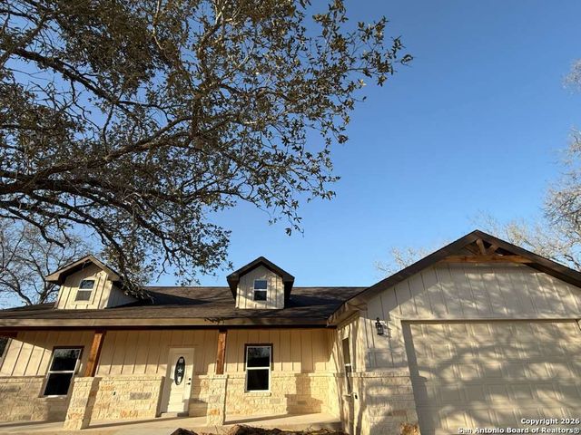 48 Grey Fox, Poteet, TX 78065