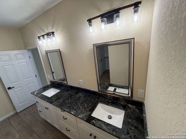 48 Grey Fox, Poteet, TX 78065