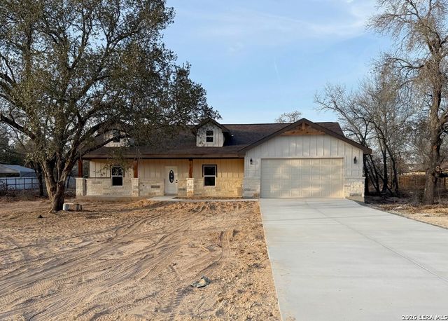 48 Grey Fox, Poteet, TX 78065