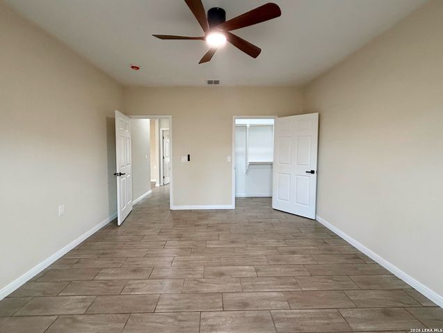 48 Grey Fox, Poteet, TX 78065