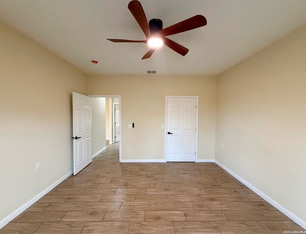 48 Grey Fox, Poteet, TX 78065