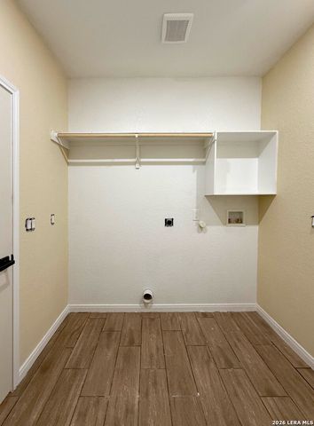 48 Grey Fox, Poteet, TX 78065