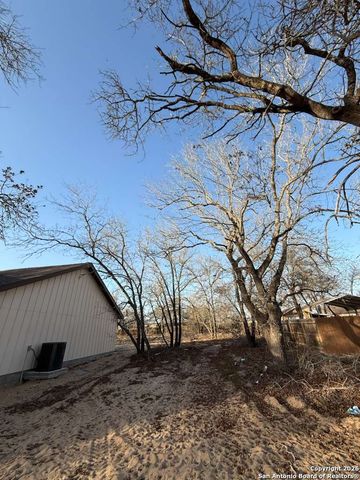 48 Grey Fox, Poteet, TX 78065