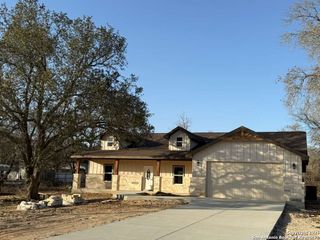 48 Grey Fox, Poteet, TX 78065