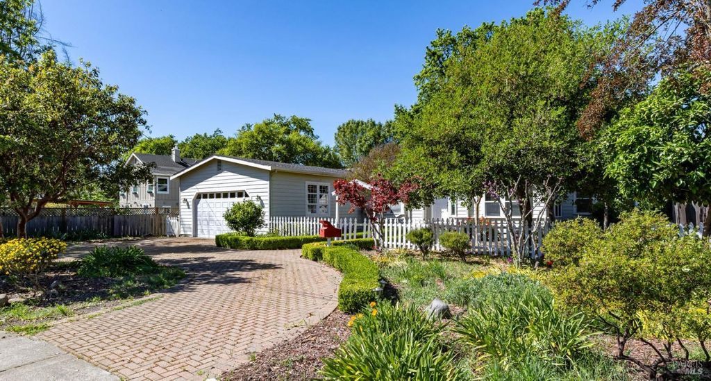 473 Verano Ave, Sonoma, CA 95476