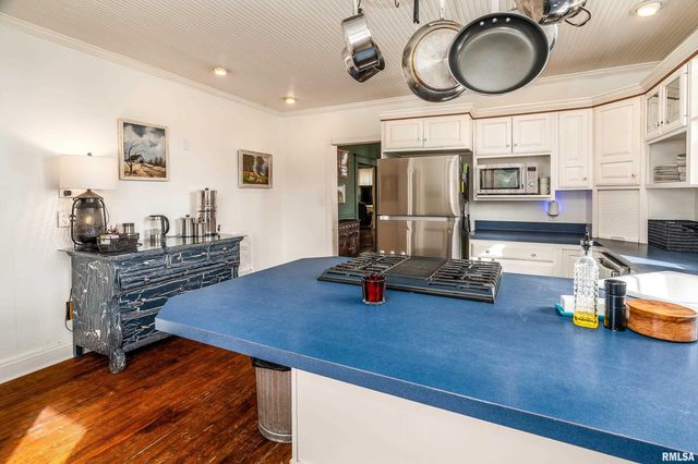 2101 WALNUT Street, Murphysboro, IL 62966