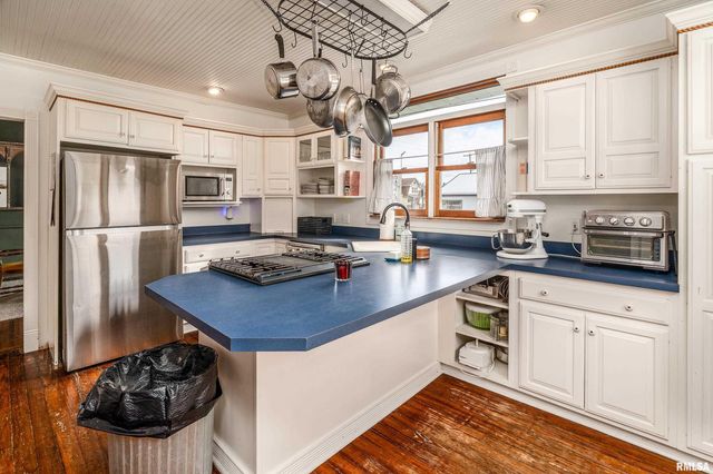 2101 WALNUT Street, Murphysboro, IL 62966